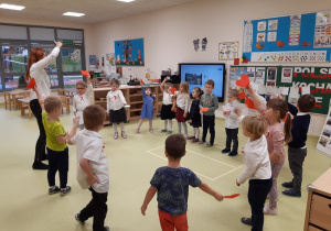 22 Dzieci tańczą dla Polski